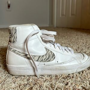 2021 Nike Women’s Blazer Mid ‘77 SE’ Zebra